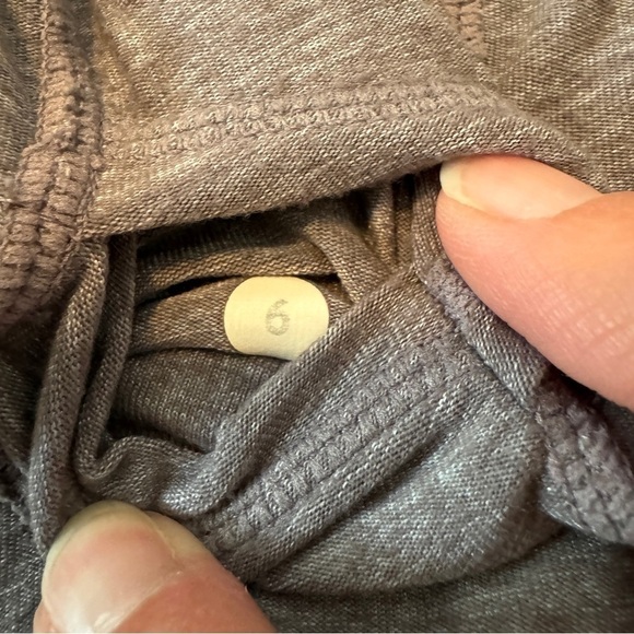 Lululemon 6 Dash Tank II Purple Top ~ Running Yoga Athletic Workout Ruffle - Picture 8 of 8